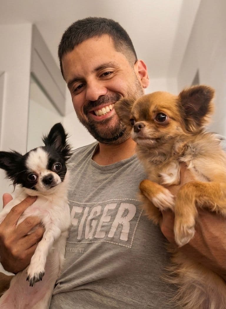 Guilherme Fonseca de Oliveira com cães do Canil Ágape
